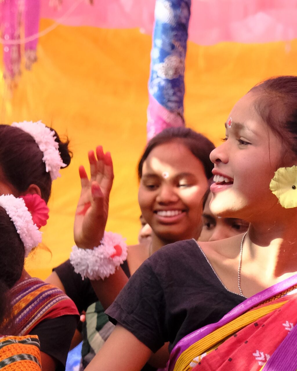 jungle camp girls singing (1)